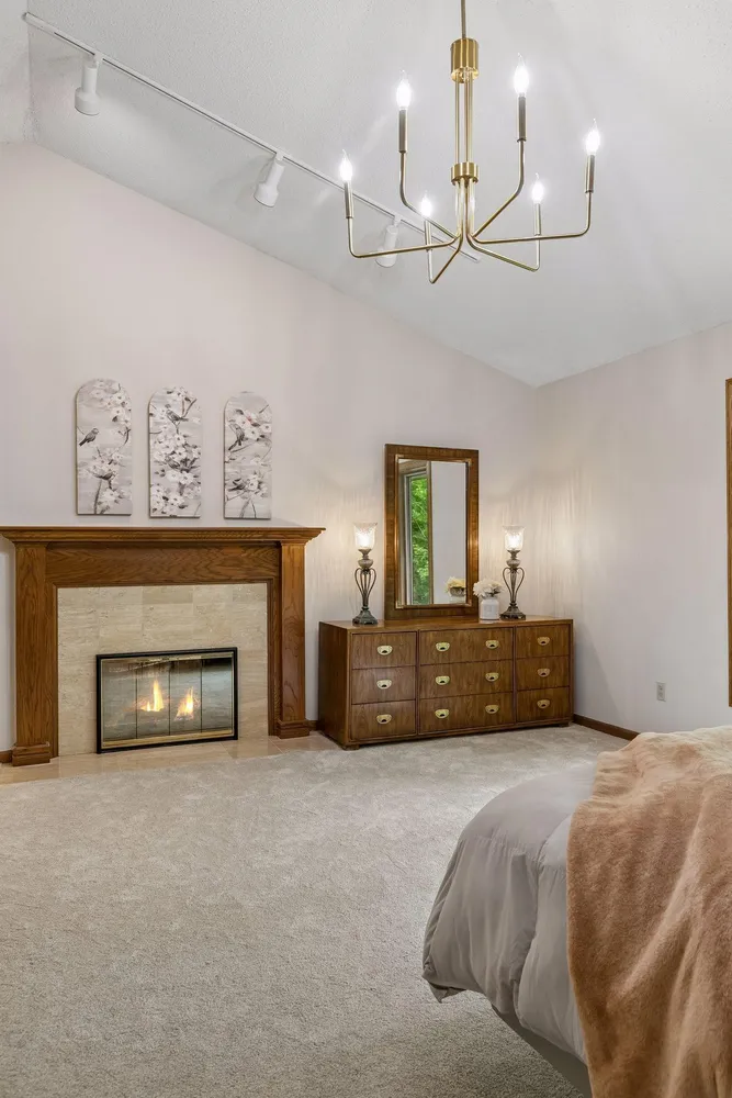 13673 Duluth Dr, Apple Valley, MN 55124