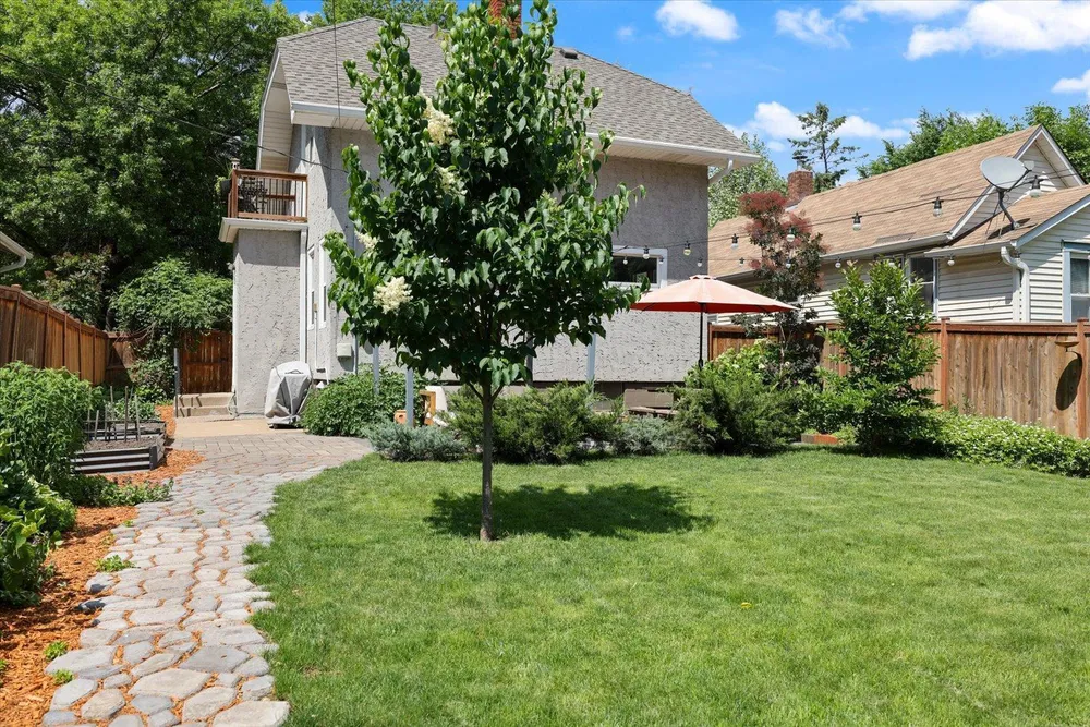 1068 Pleasant Ave, St Paul, MN 55102-3311