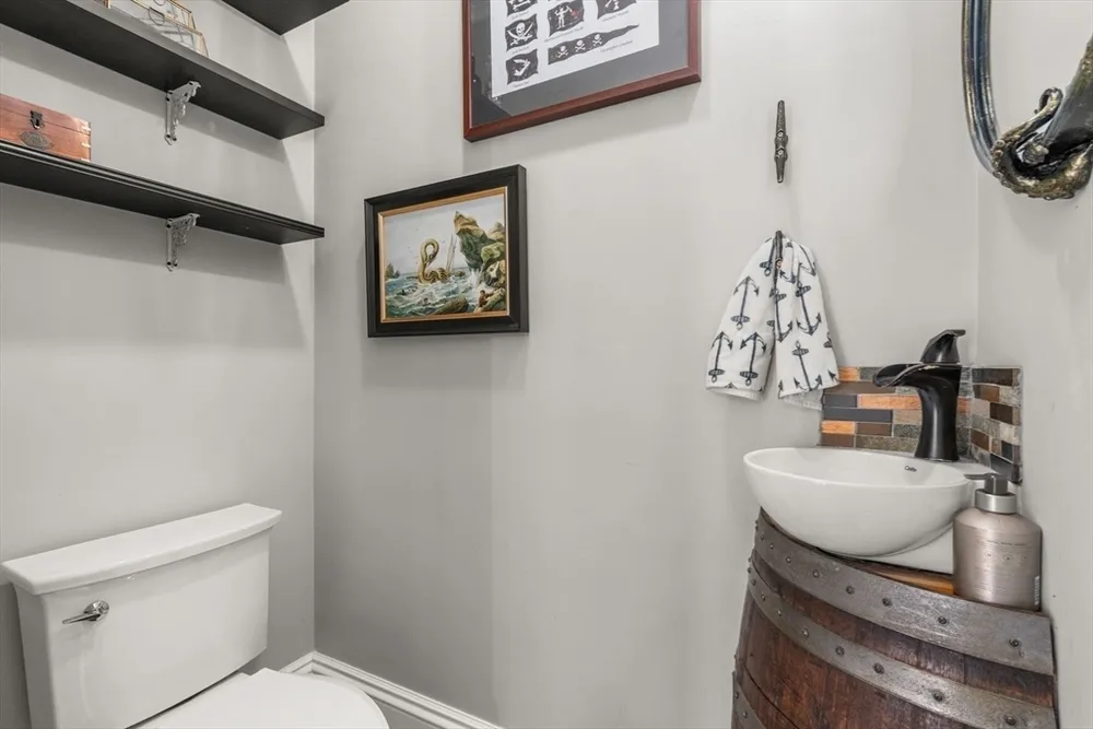 2 Dearborn St, Salem, MA 01970