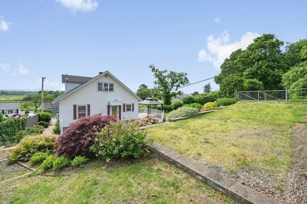 828 E Squantum St, Quincy, MA 02171