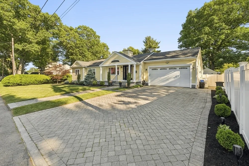 6 Suntaug St, Lynnfield, MA 01940