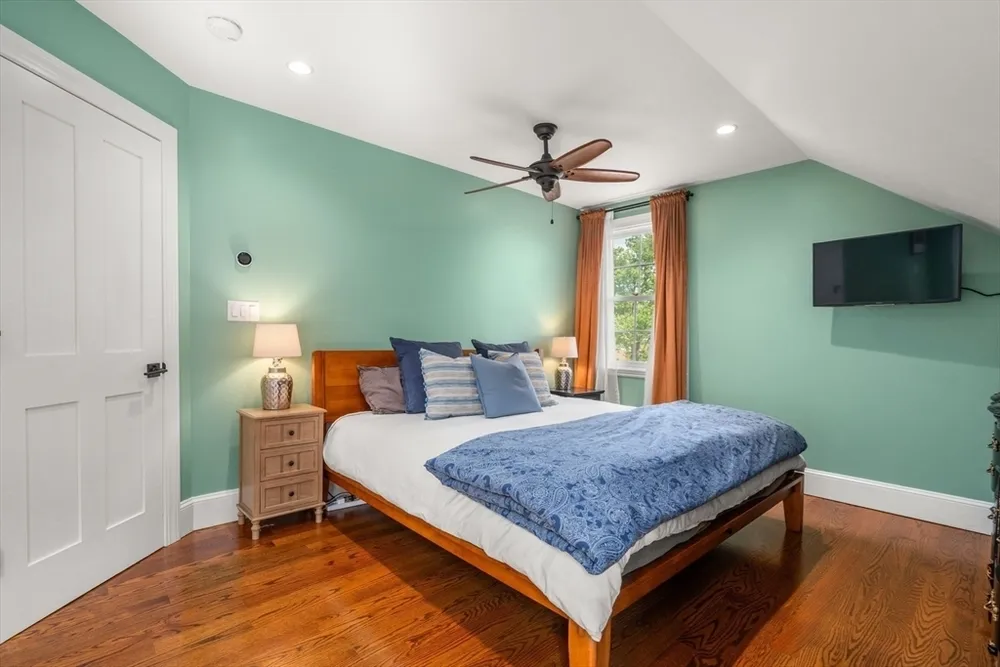2 Dearborn St, Salem, MA 01970