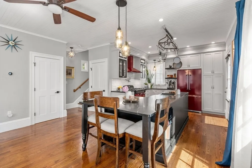 2 Dearborn St, Salem, MA 01970