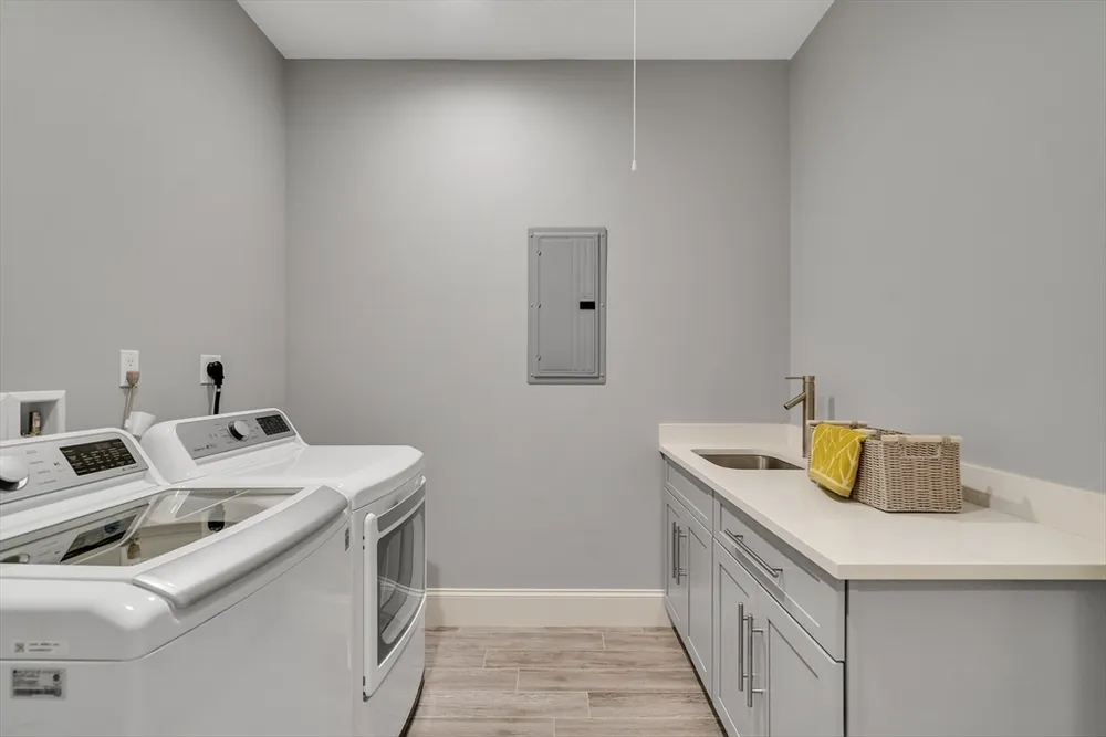 112 Osborne Path, Newton, MA 02459