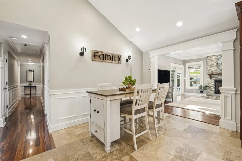 6 Suntaug St, Lynnfield, MA 01940