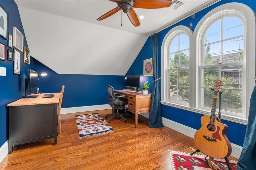 2 Dearborn St, Salem, MA 01970