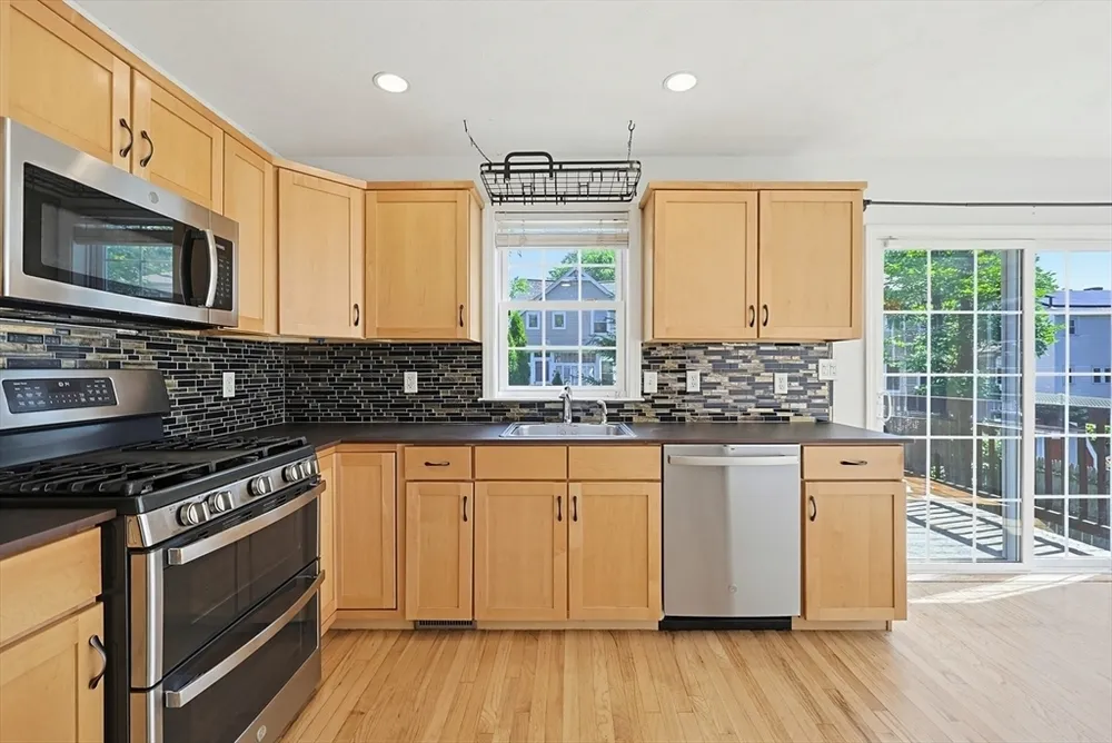 26 Oakwood St, Boston, MA 02136