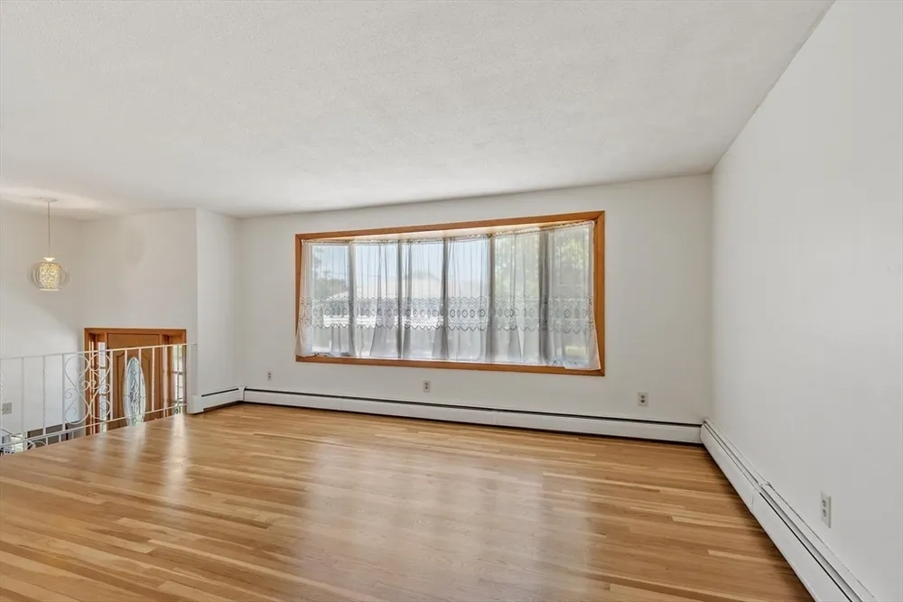 6 Wright Rd, Peabody, MA 01960