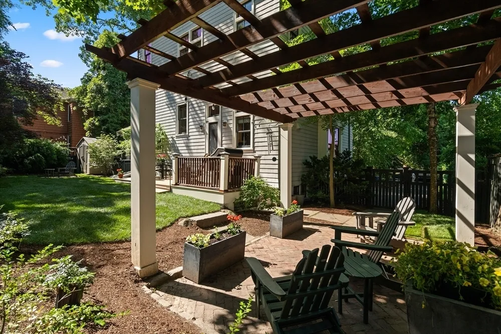 19 Saville St, Cambridge, MA 02138