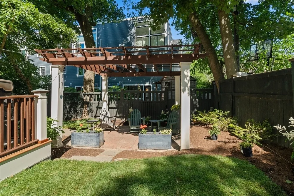 19 Saville St, Cambridge, MA 02138