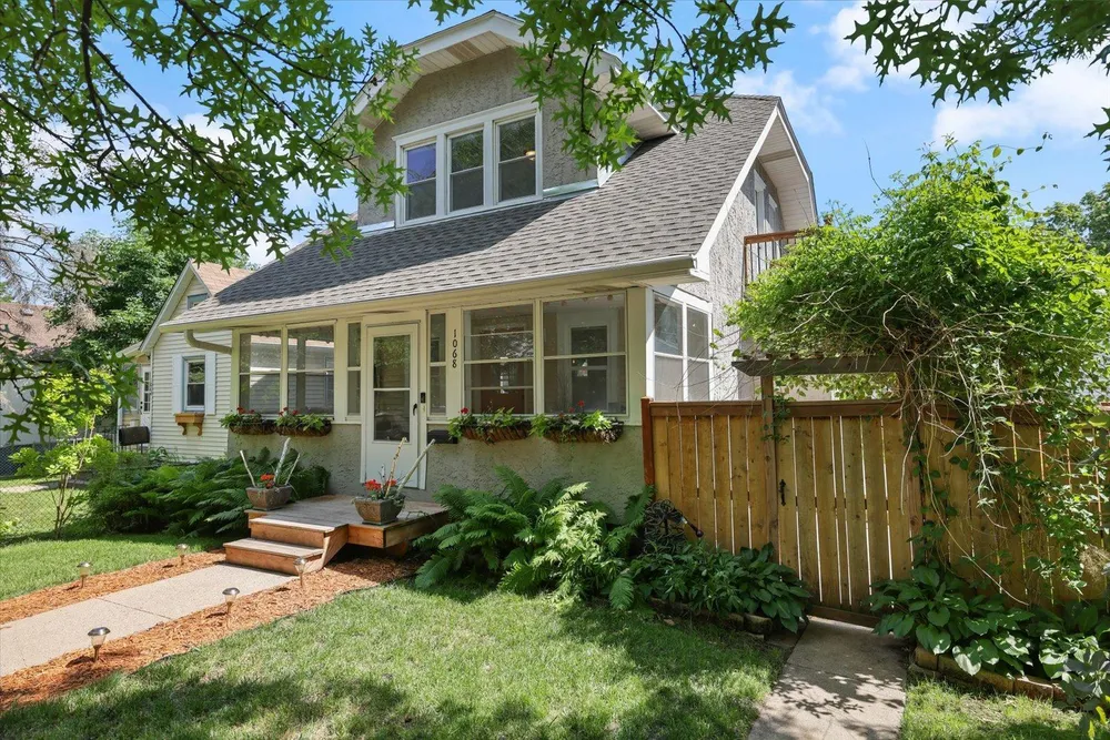 1068 Pleasant Ave, St Paul, MN 55102-3311