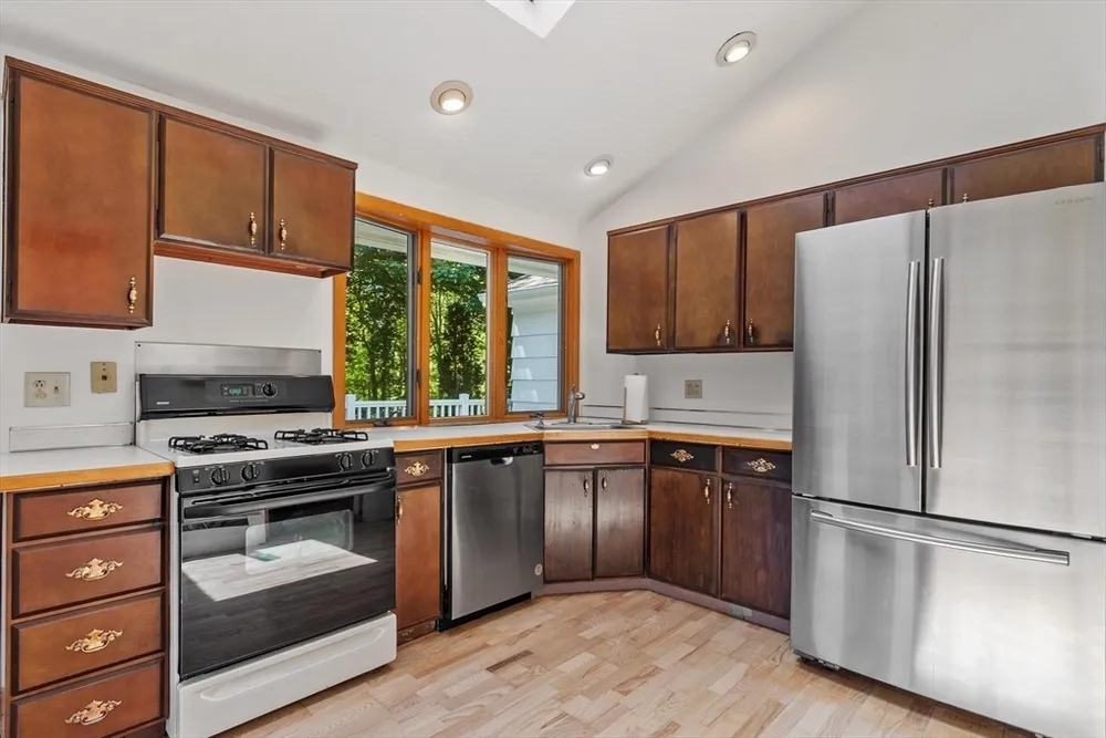 6 Wright Rd, Peabody, MA 01960