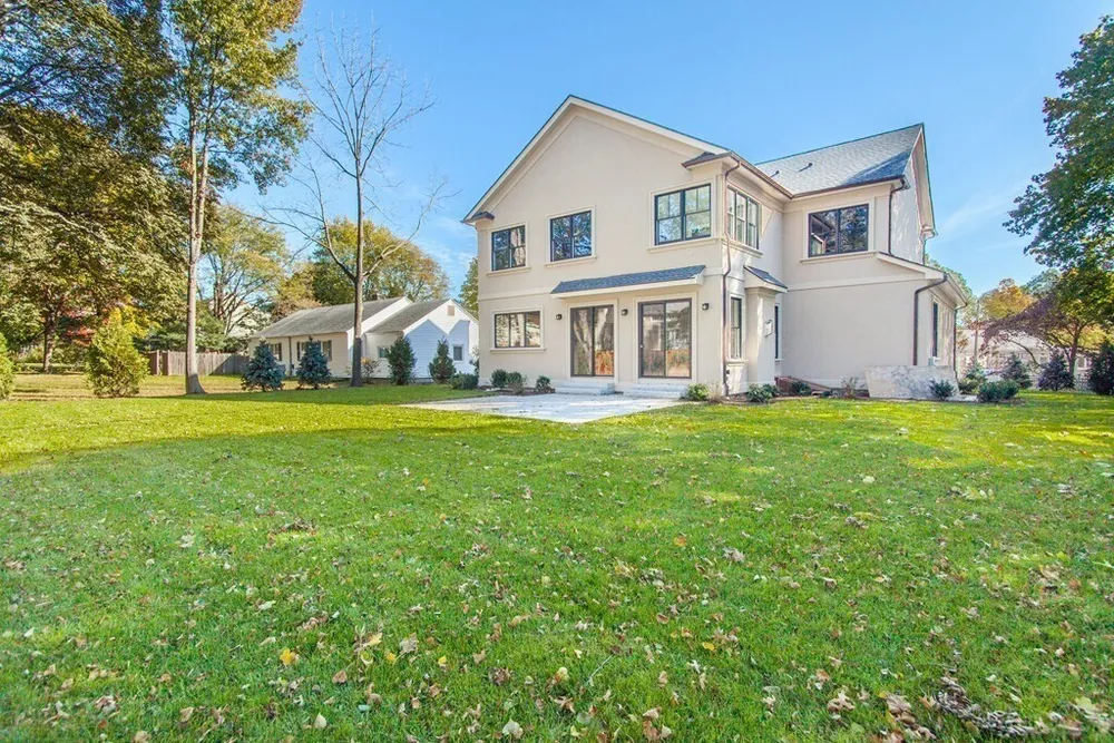 112 Osborne Path, Newton, MA 02459