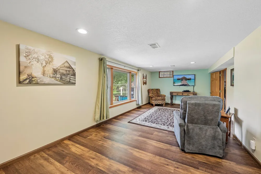 3403 71st St E, Inver Grove Heights, MN 55076