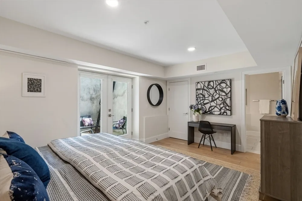 12 Arnold Circle, Cambridge, MA 02139