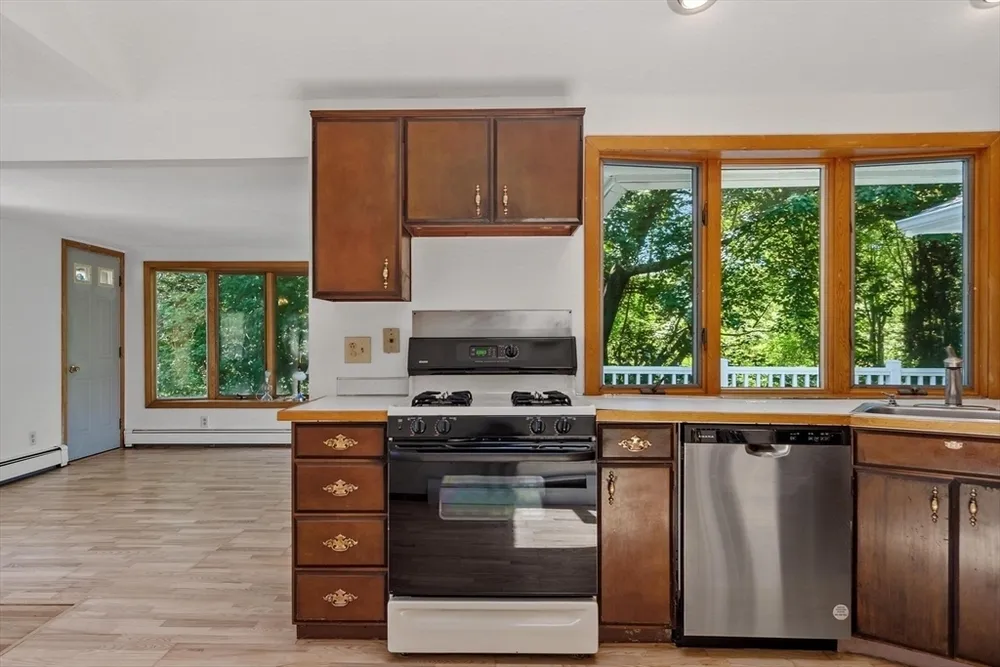 6 Wright Rd, Peabody, MA 01960