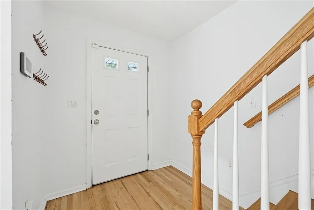 26 Oakwood St, Boston, MA 02136