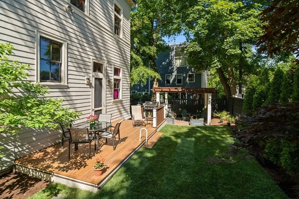19 Saville St, Cambridge, MA 02138