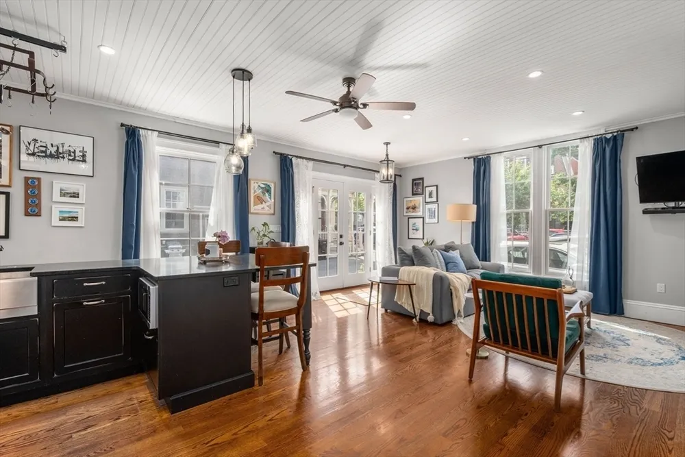 2 Dearborn St, Salem, MA 01970