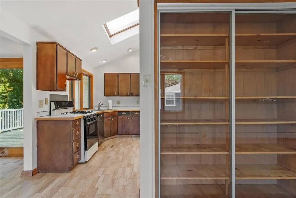 6 Wright Rd, Peabody, MA 01960