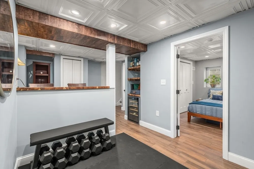 2 Dearborn St, Salem, MA 01970
