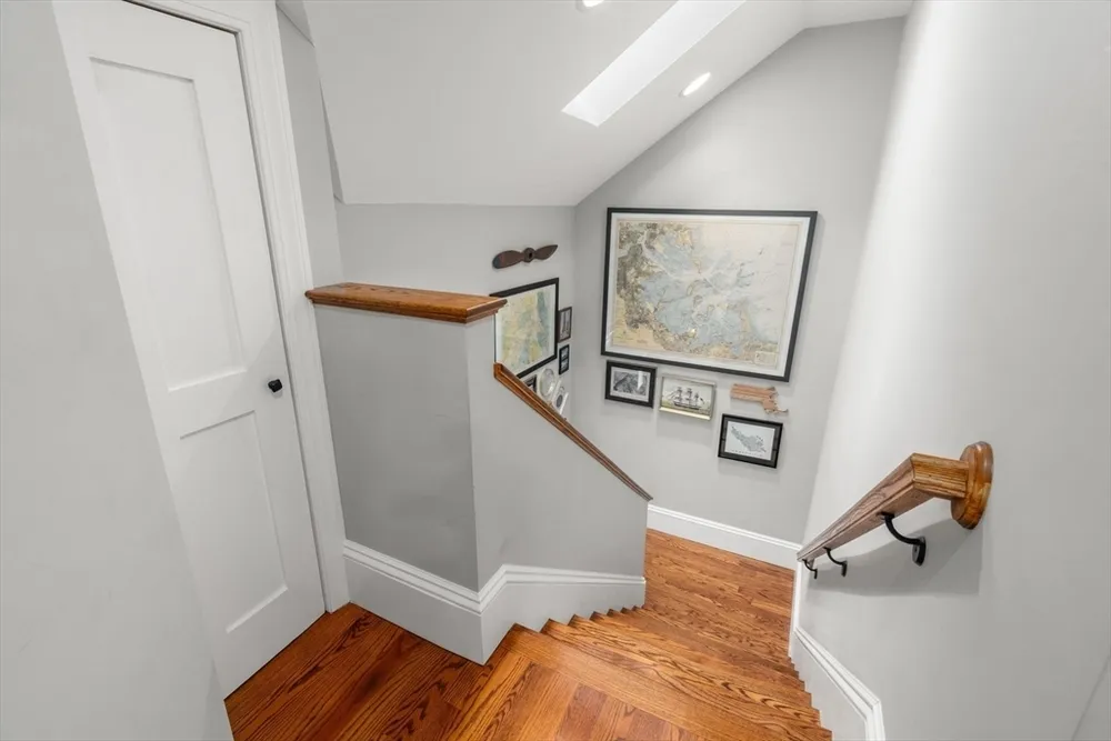 2 Dearborn St, Salem, MA 01970