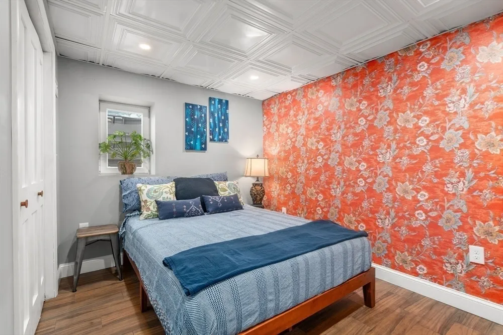 2 Dearborn St, Salem, MA 01970