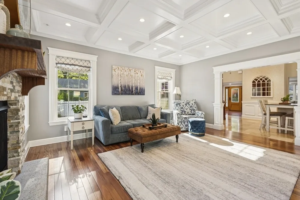 6 Suntaug St, Lynnfield, MA 01940