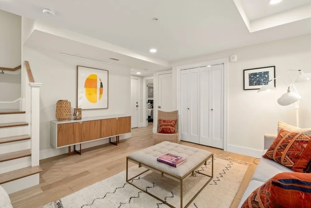 12 Arnold Circle, Cambridge, MA 02139