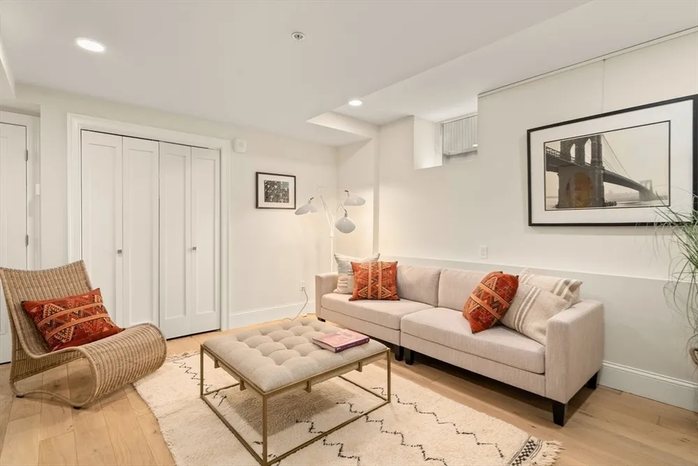 12 Arnold Circle, Cambridge, MA 02139