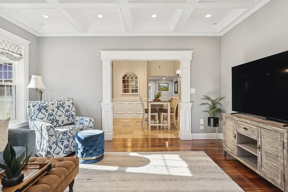 6 Suntaug St, Lynnfield, MA 01940