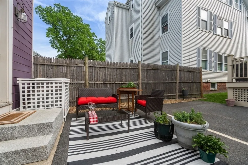 2 Dearborn St, Salem, MA 01970