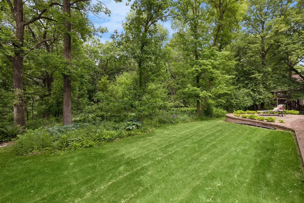 13673 Duluth Dr, Apple Valley, MN 55124