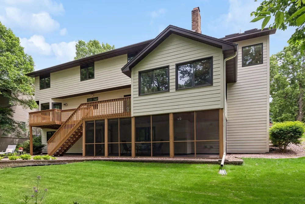 13673 Duluth Dr, Apple Valley, MN 55124