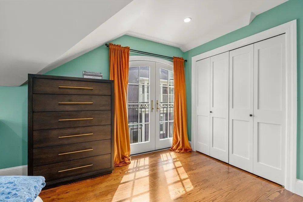 2 Dearborn St, Salem, MA 01970