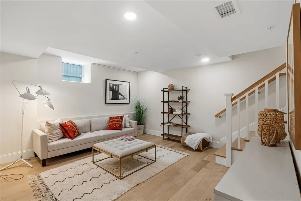 12 Arnold Circle, Cambridge, MA 02139