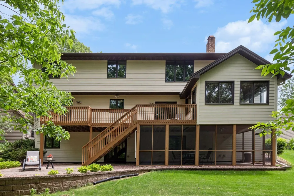 13673 Duluth Dr, Apple Valley, MN 55124
