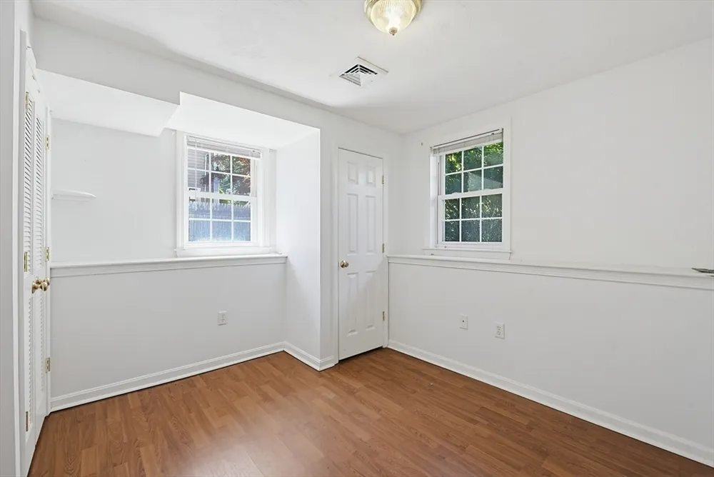 26 Oakwood St, Boston, MA 02136