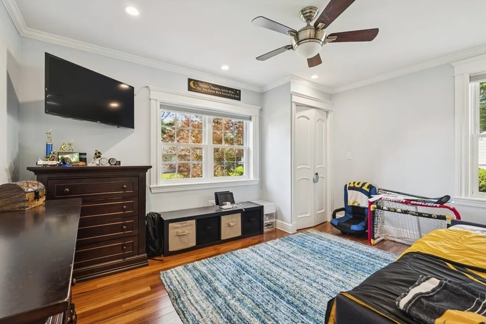 6 Suntaug St, Lynnfield, MA 01940