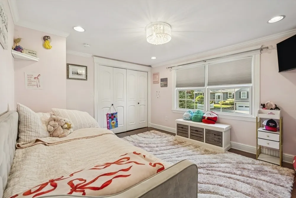 6 Suntaug St, Lynnfield, MA 01940