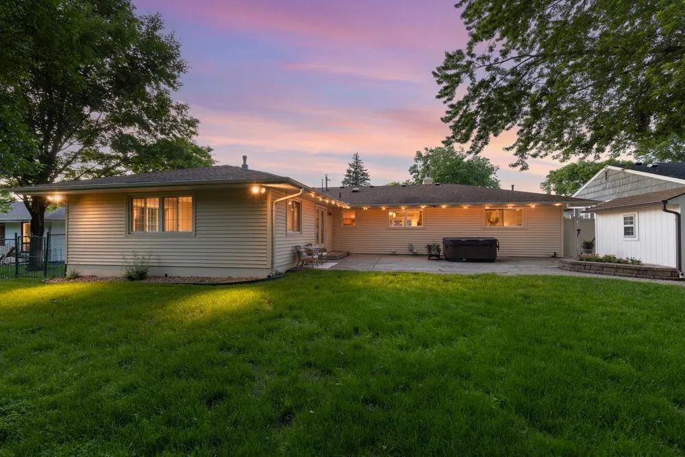 5309 Birchcrest Dr, Edina, MN 55436