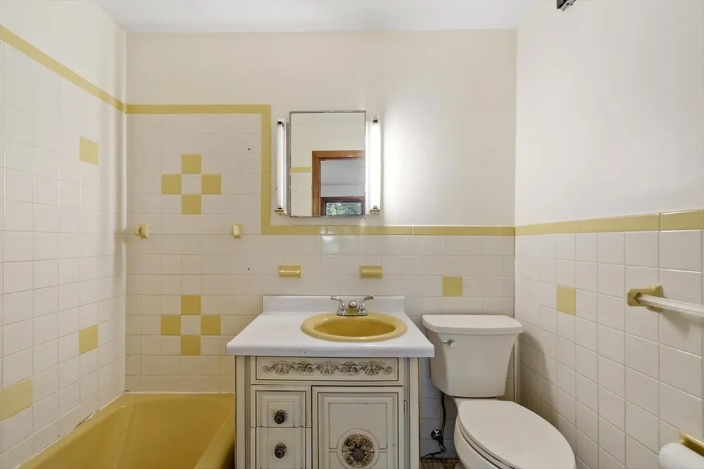 6 Wright Rd, Peabody, MA 01960
