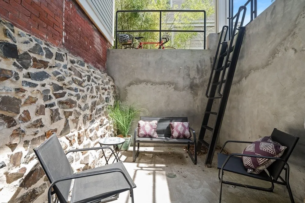 12 Arnold Circle, Cambridge, MA 02139