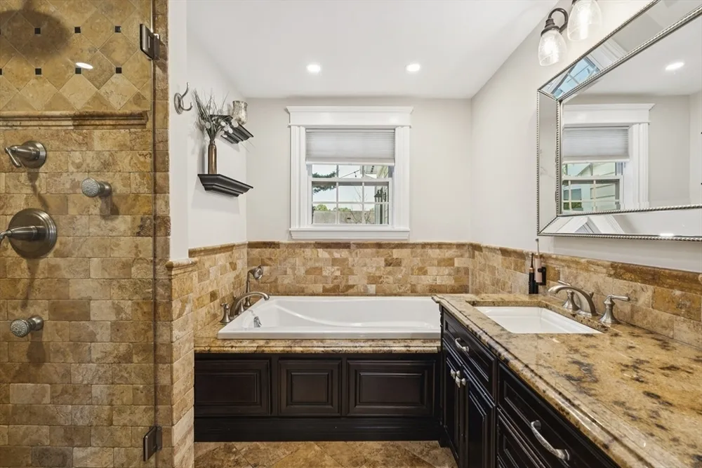 6 Suntaug St, Lynnfield, MA 01940