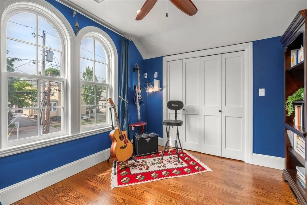 2 Dearborn St, Salem, MA 01970