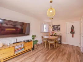 Clements Grove, Waterlooville thumb 3