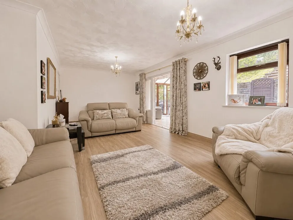 Property carousel item 4