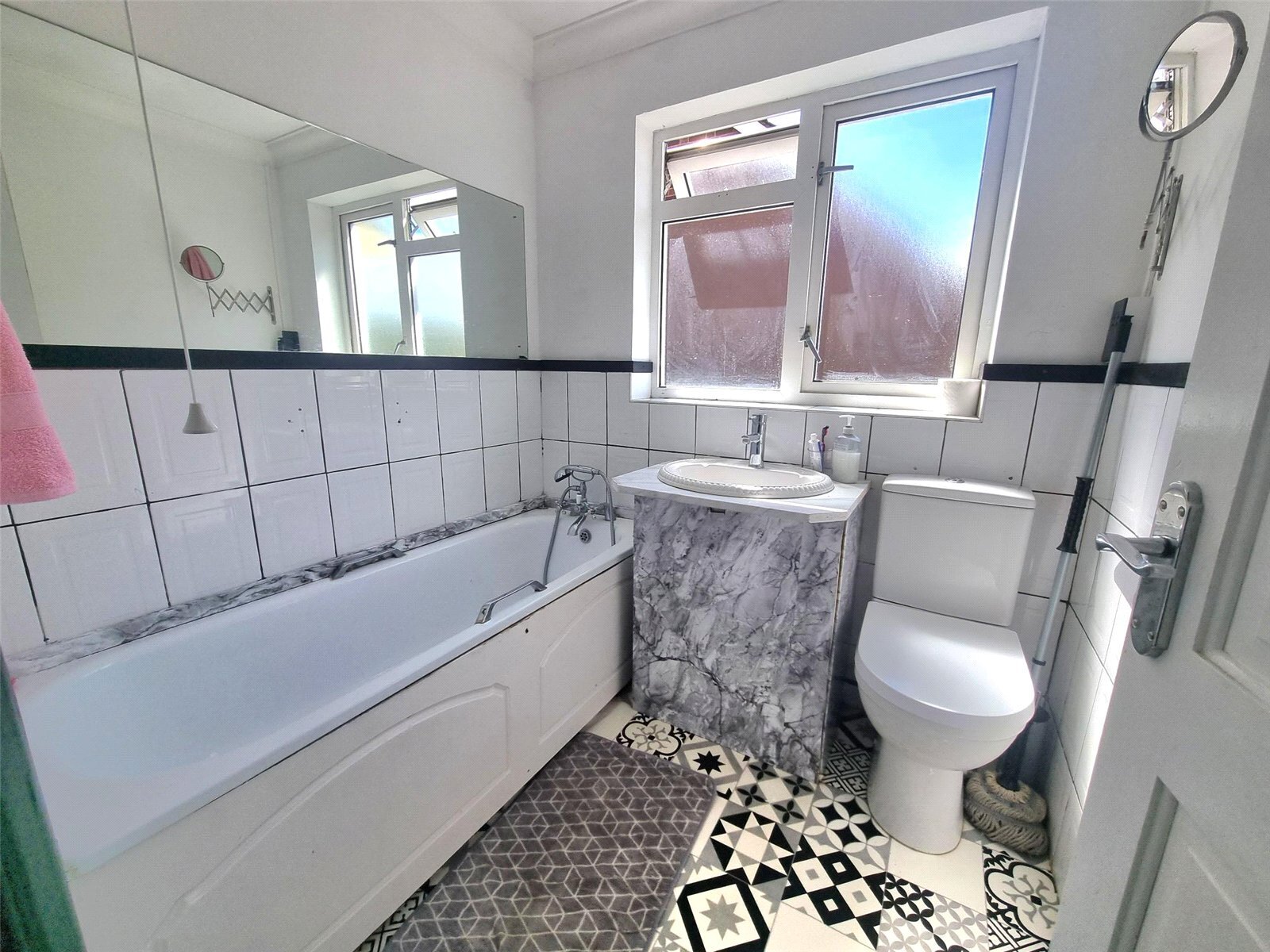 Kendal Close, Hullbridge, Hockley, Essex, SS5 Image 7