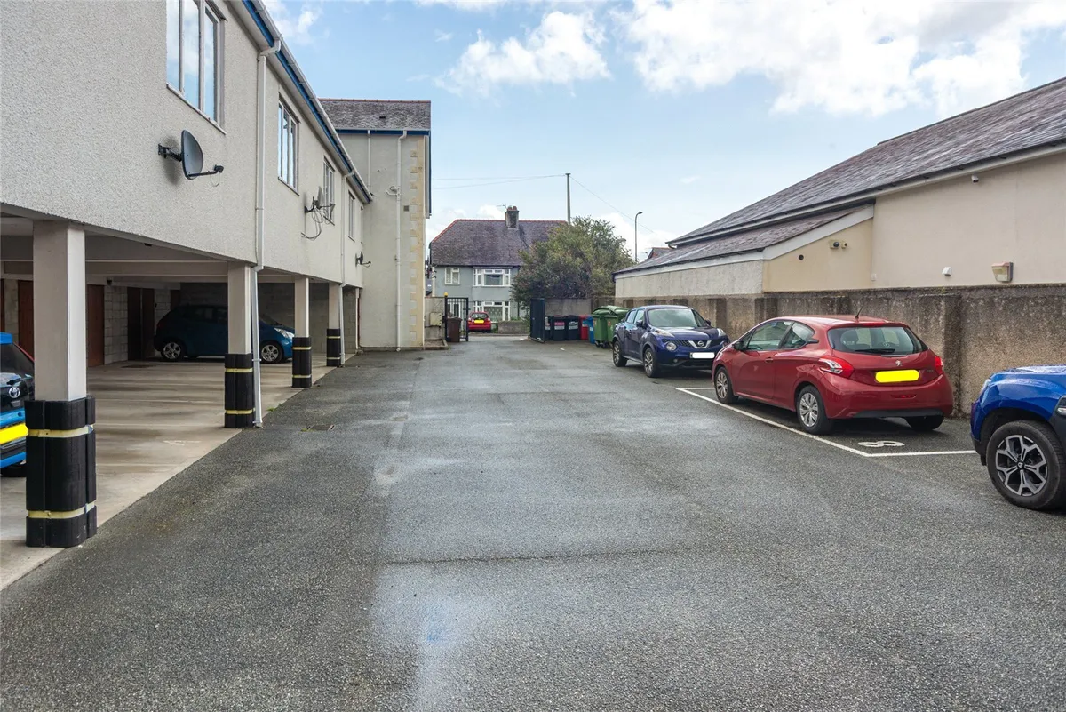 Neuadd Yr Eglwys, Glynne Road, Bangor, Gwynedd, LL57