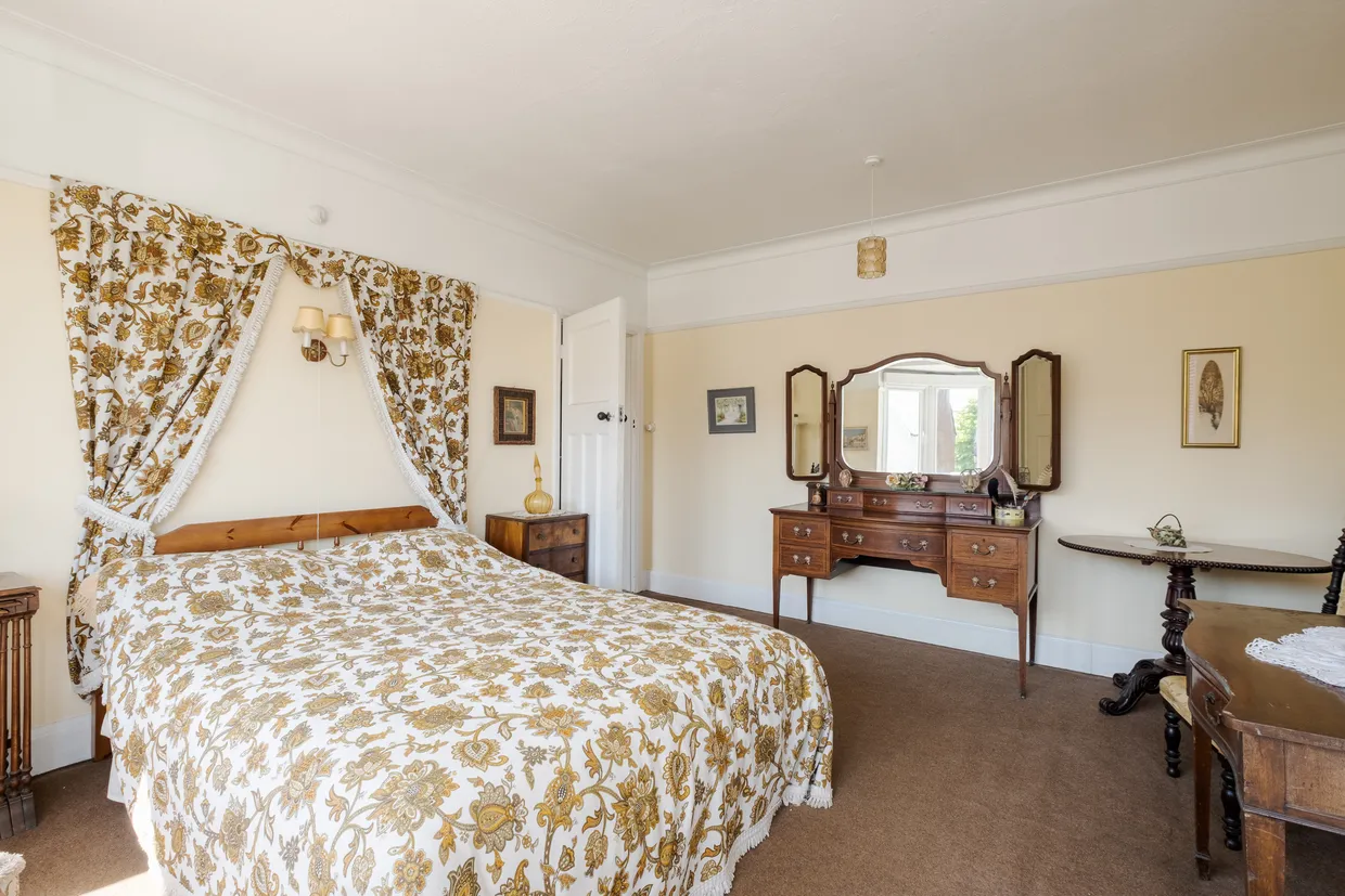 Cranley Gardens, London, N10 photo 17